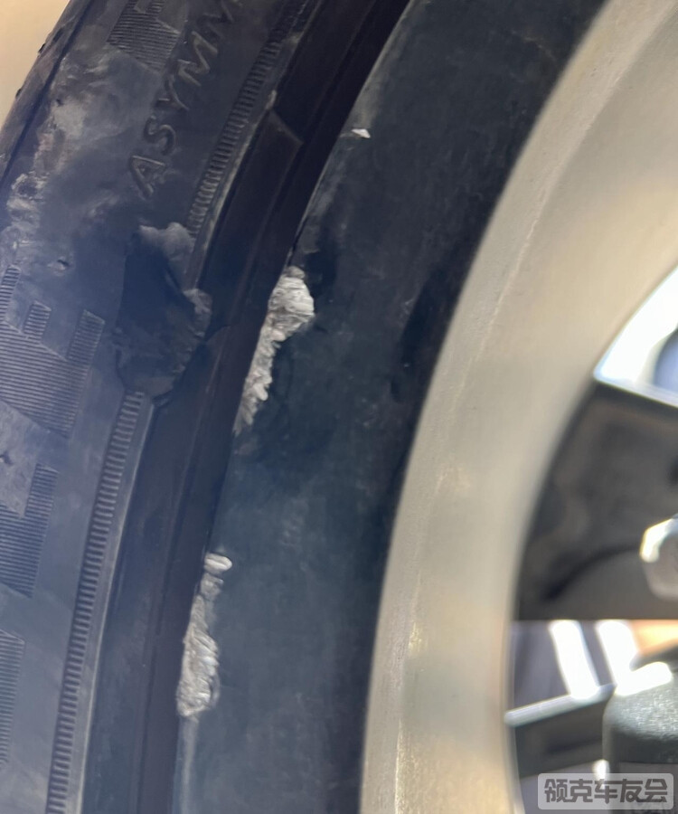 请问一下各位车友 这样的伤 轮胎内侧要不要紧呀 跑高速的话？谢谢