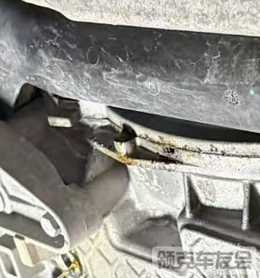 车友们，这是变速箱渗油了吗？求助！